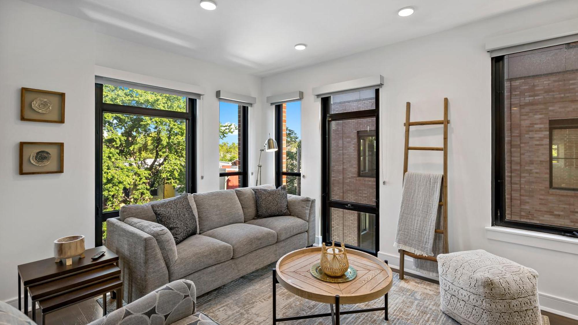 Pure Voyage Shaw Aparthotel Washington Bagian luar foto