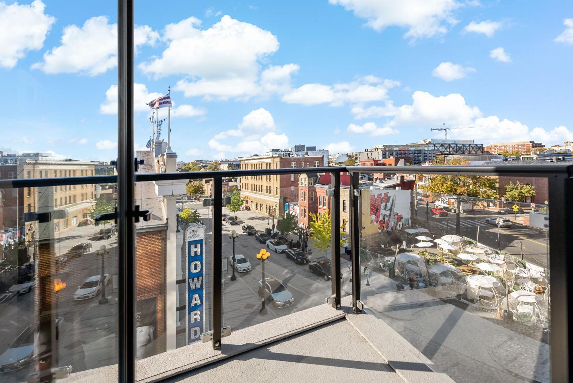 Pure Voyage Shaw Aparthotel Washington Bagian luar foto