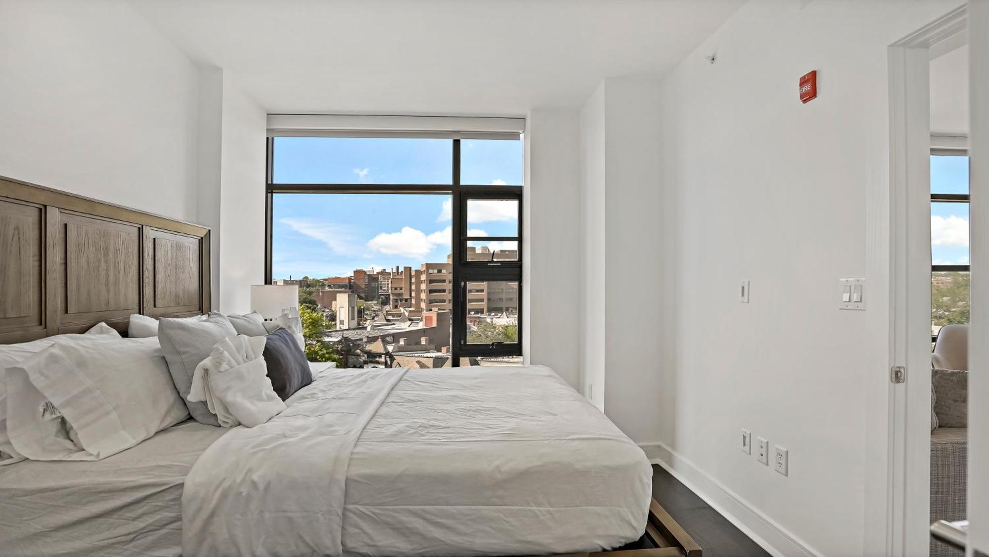 Pure Voyage Shaw Aparthotel Washington Bagian luar foto