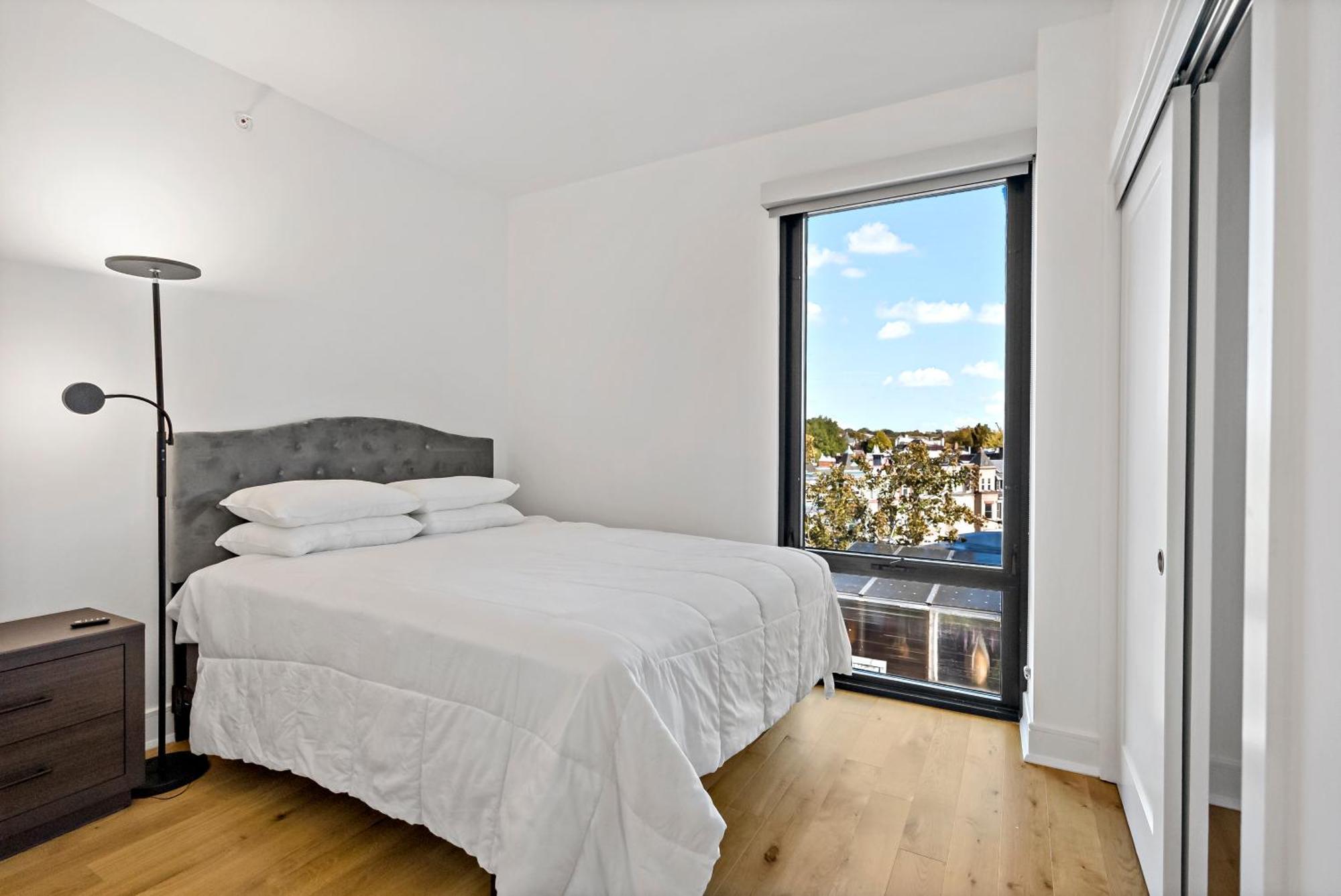 Pure Voyage Shaw Aparthotel Washington Bagian luar foto