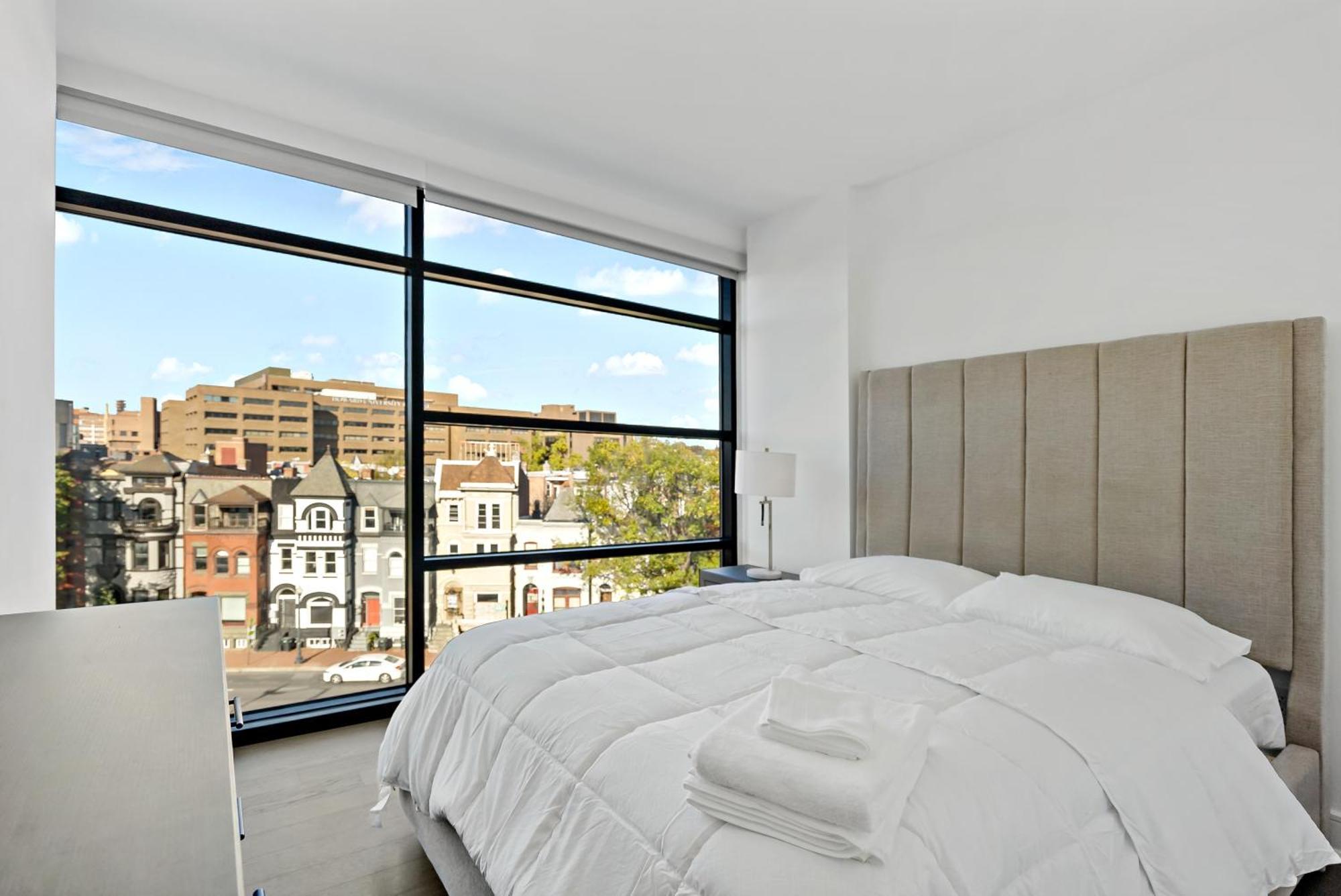 Pure Voyage Shaw Aparthotel Washington Bagian luar foto
