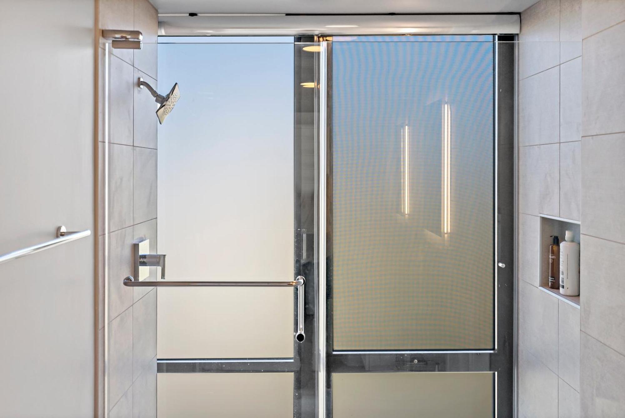 Pure Voyage Shaw Aparthotel Washington Bagian luar foto