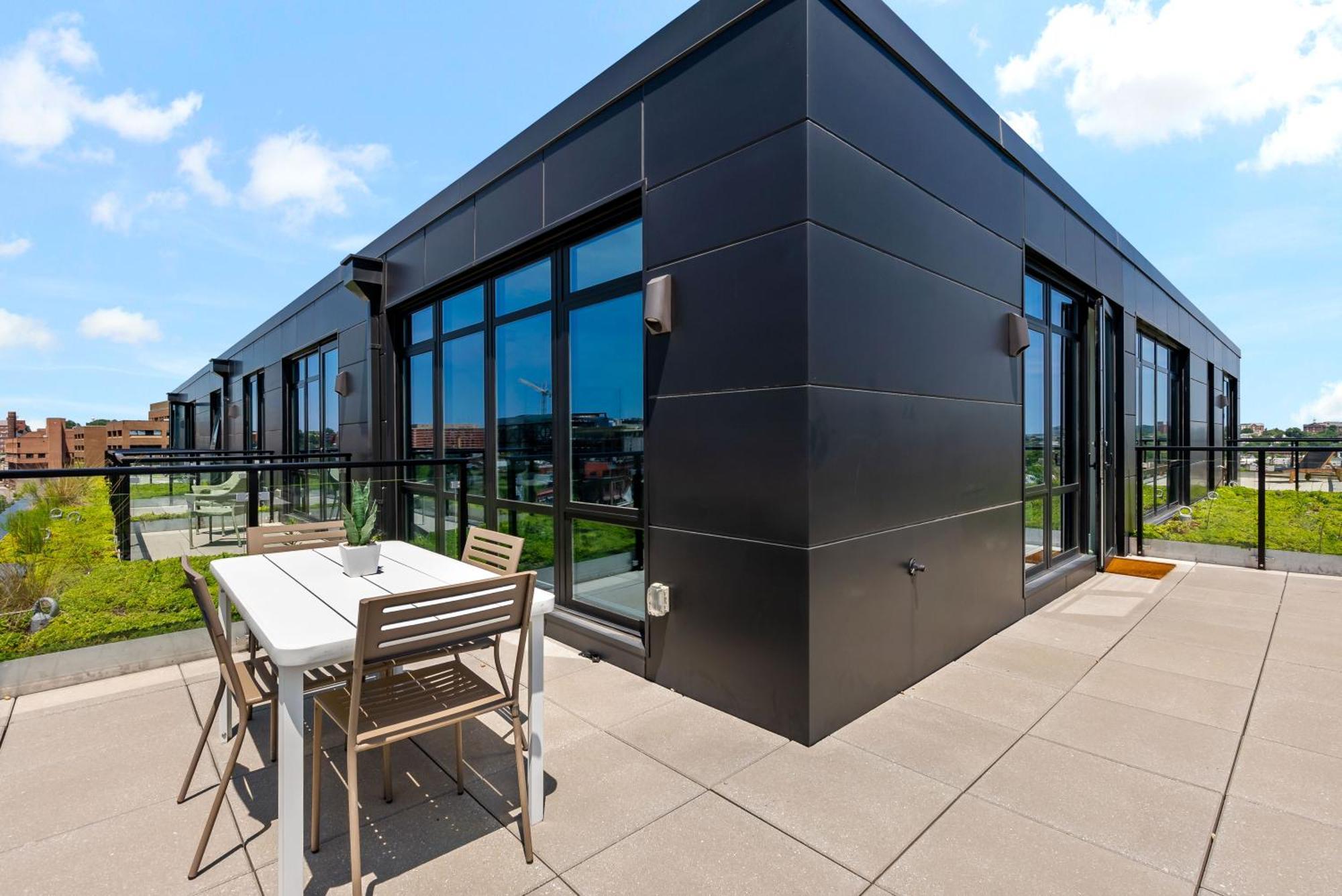 Pure Voyage Shaw Aparthotel Washington Bagian luar foto