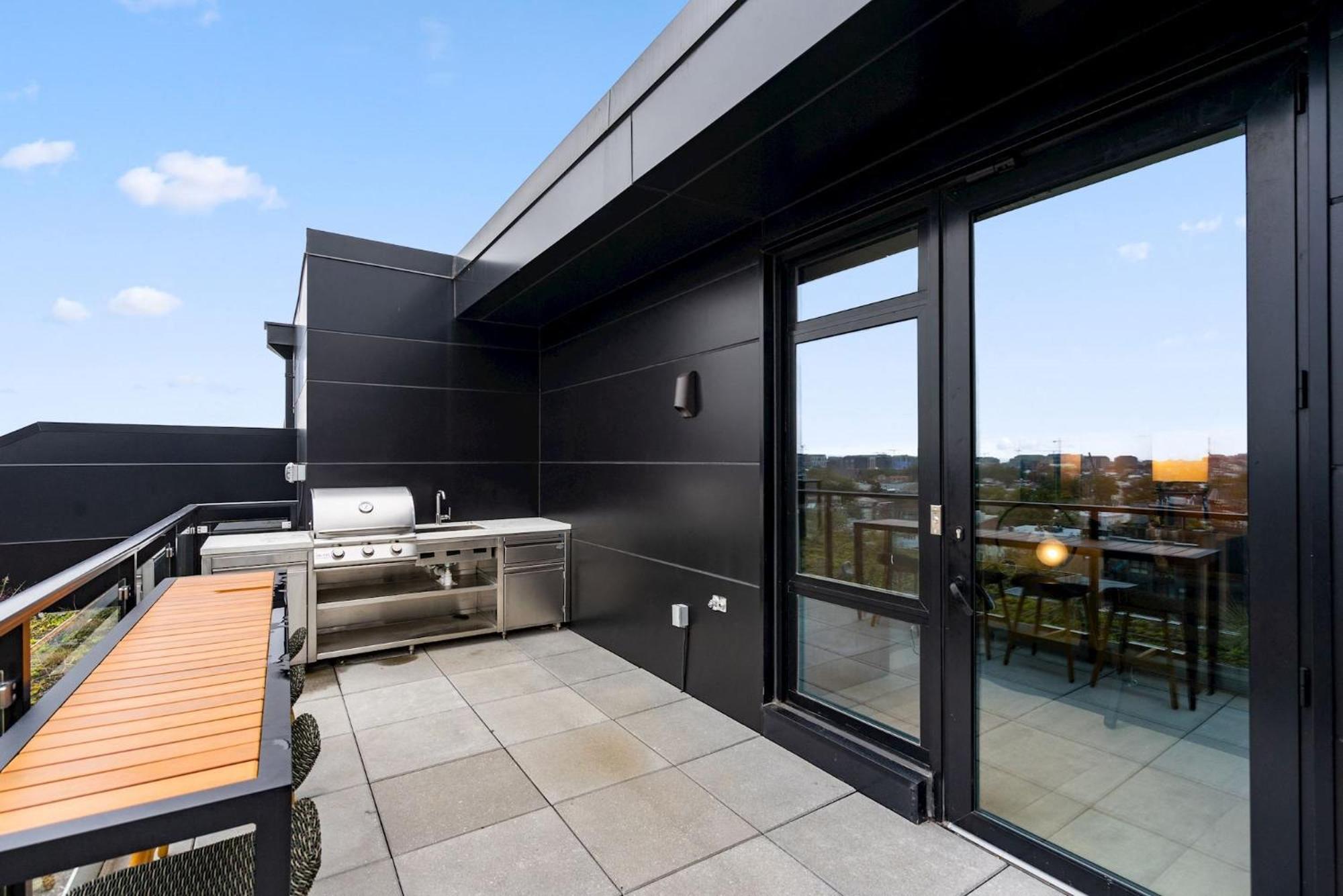 Pure Voyage Shaw Aparthotel Washington Bagian luar foto